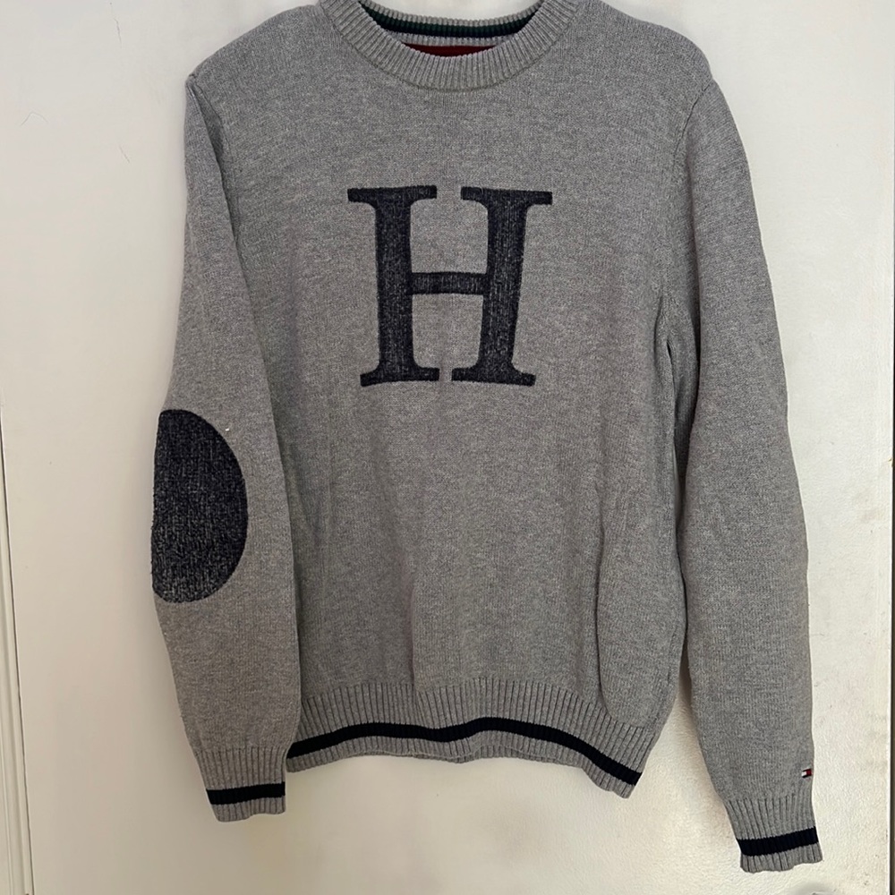 Tommy Hilfiger light grey sweat with H logo. Size Small